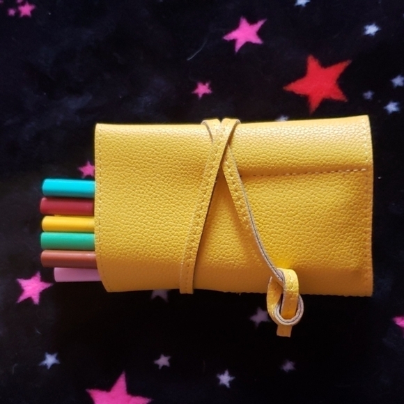 𝅺YELLOW walls/ect. - Picture 8 of 9